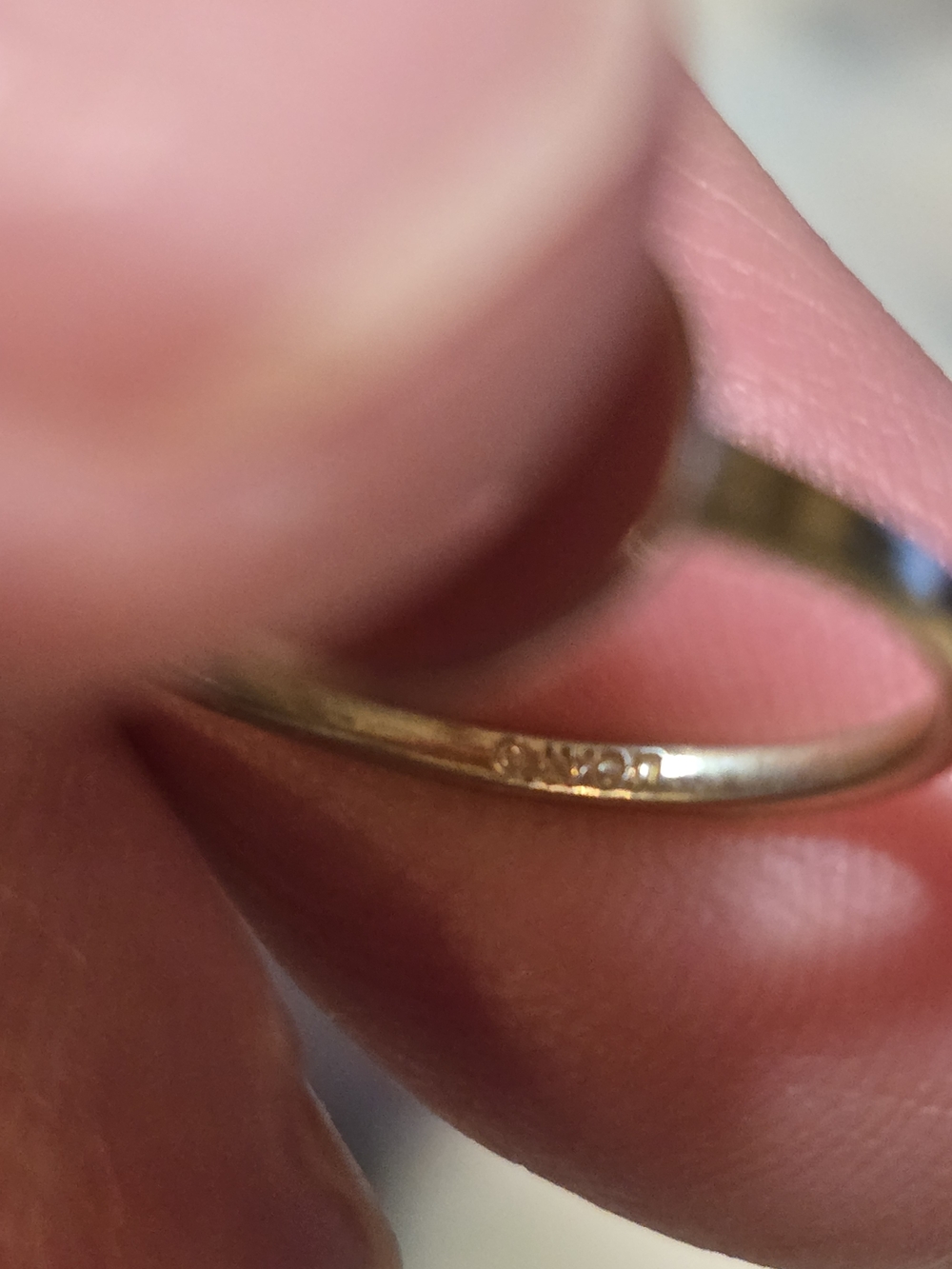 Avon 6.5 Yellow Gold Tone Women’s Thin Band Ring w/Clear Middle Stone